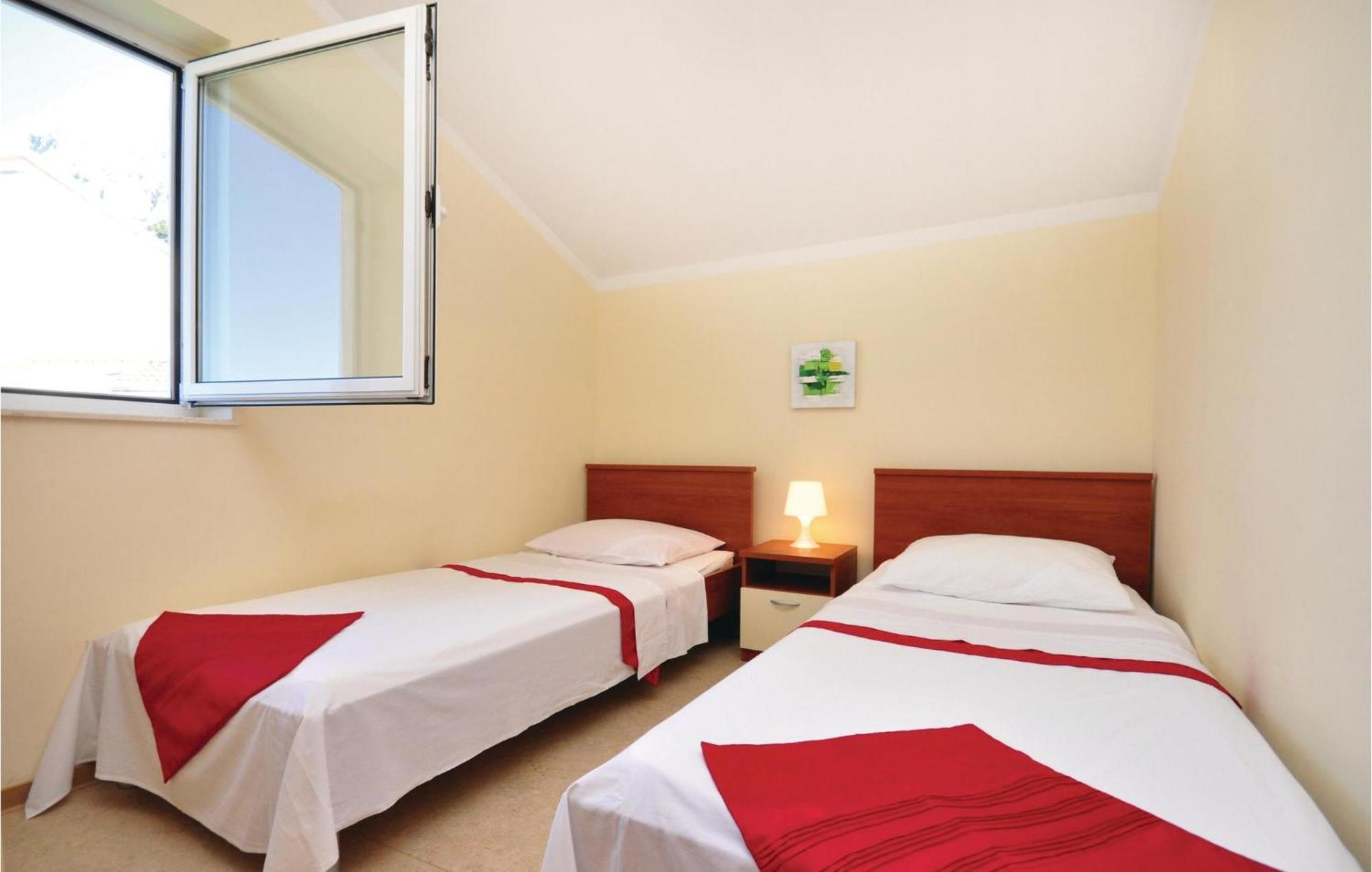 2 Bedroom Nice Apartment In Mimice Exterior foto